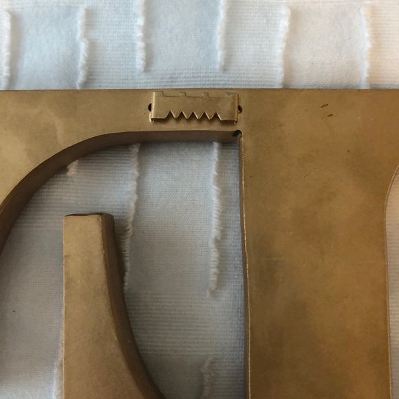 Gold “E” sign - Picture 3 of 3